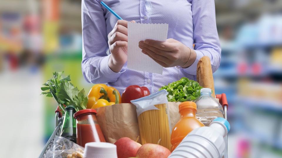 Μπορώ να τρώω σωστά χωρίς να ξοδεύω αρκετά χρήματα;