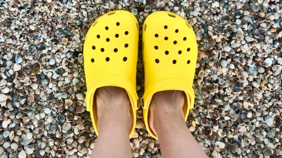 Είναι τα Crocs καλά για τα πόδια σας; Οφέλη και μειονεκτήματα