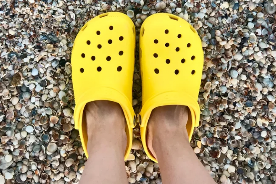 Είναι τα Crocs καλά για τα πόδια σας; Οφέλη και μειονεκτήματα