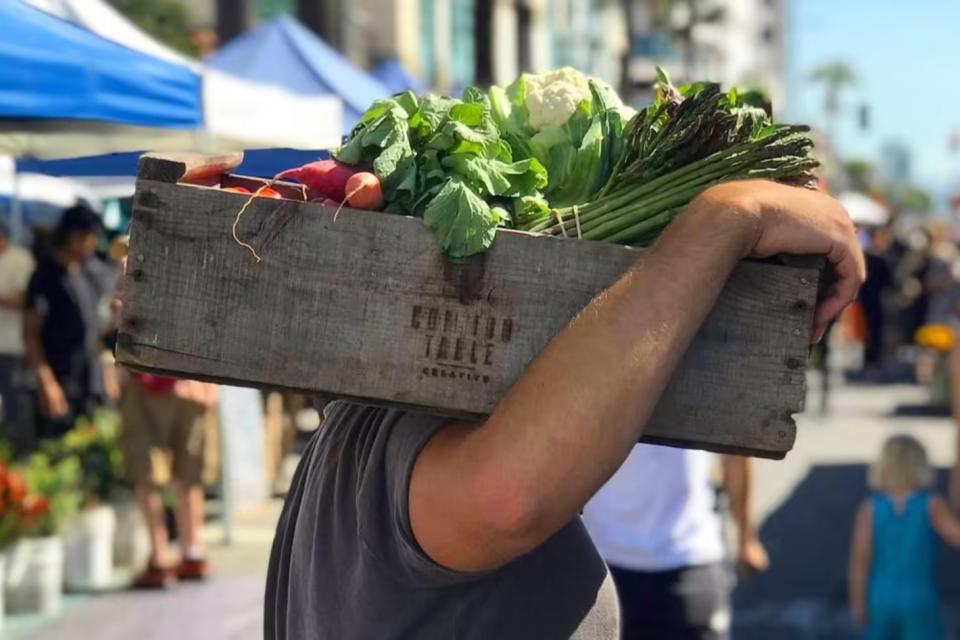 Το νέο ντοκιμαντέρ «Feeding Tomorrow» θα σας κάνει να ξανασκεφτείτε την κάθε μπουκιά από το φαγητό σας